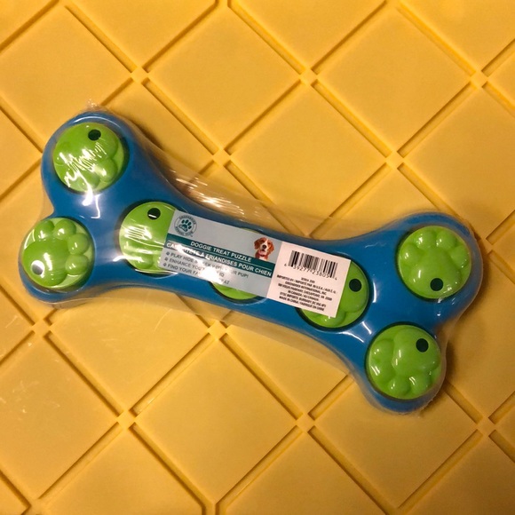 Greenbrier Kennel Club Dog New Treat Puzzle Hide Seek W Treats For